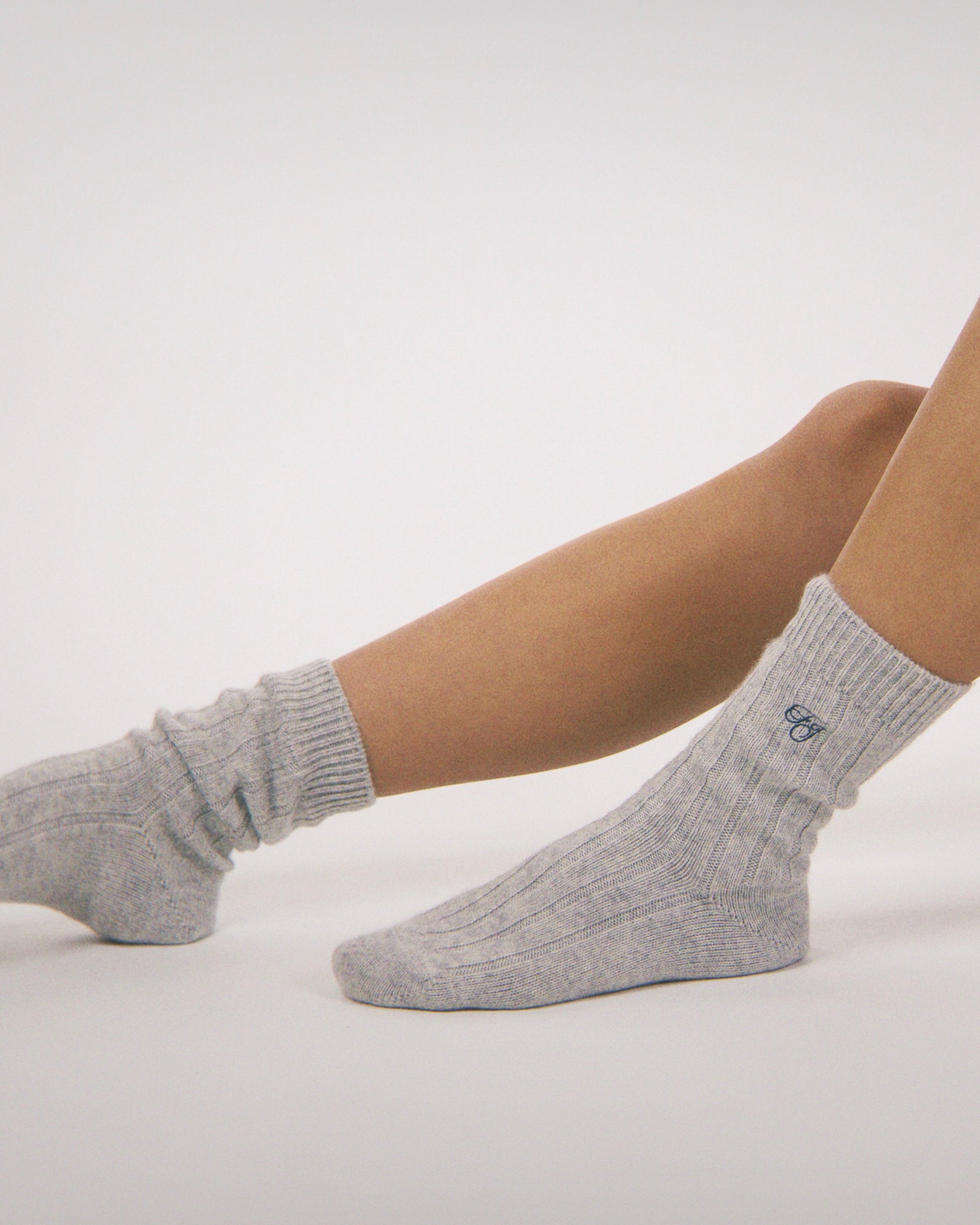 RIBBED CASHMERE SOCKS