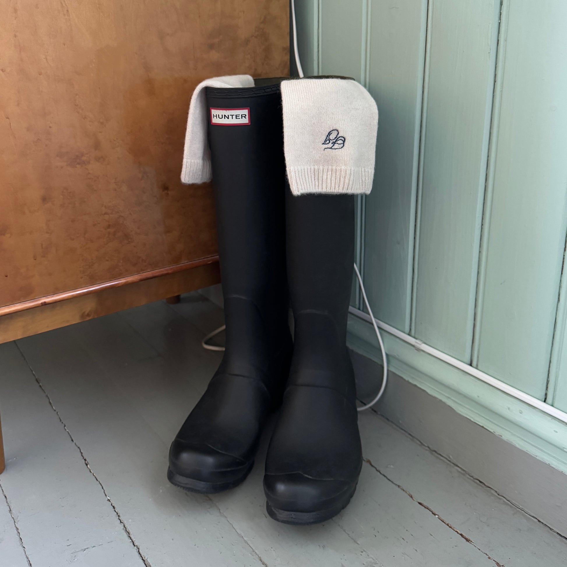 KNEE-HIGH CASHMERE SOCKS